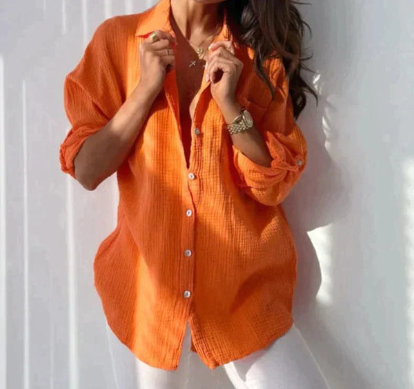 Lina - Spring elegance: afslappet dameskjorte med knapstolpe
