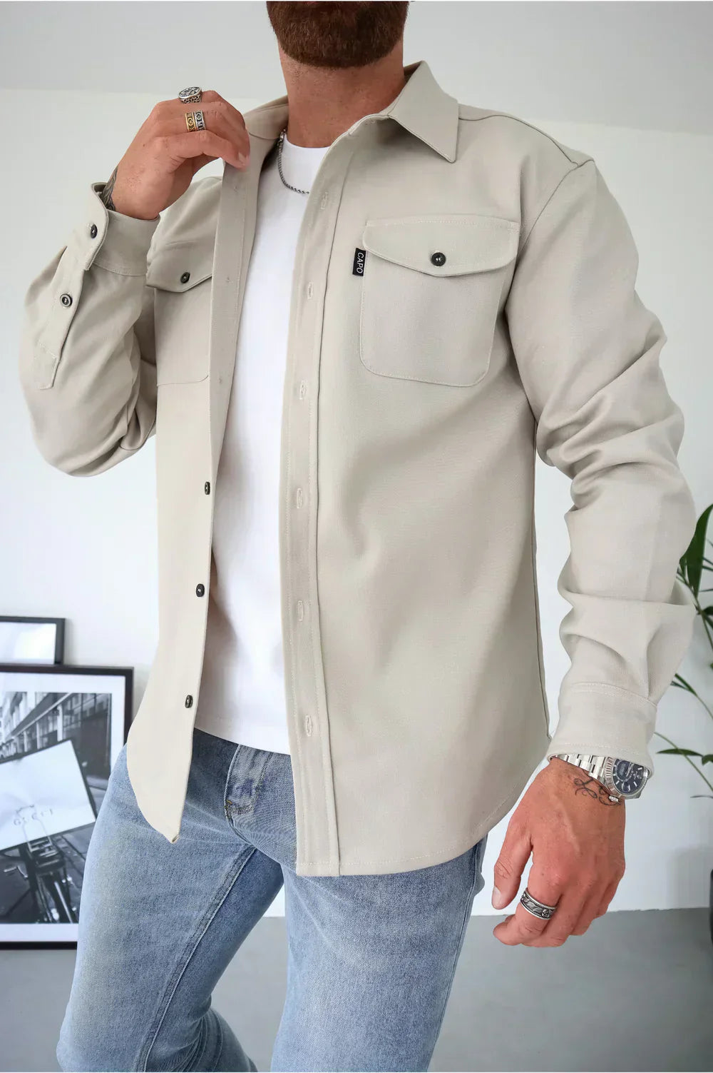 Noah herre skjortejakke casual med afslappet pasform og klassisk design, udstyret med brystlommer og knaplukning, perfekt til et stilfuldt og komfortabelt hverdagslook.