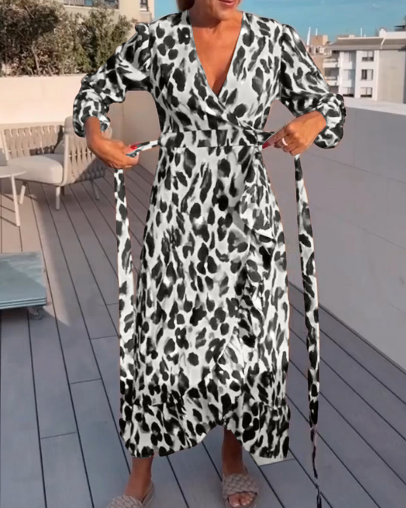 Unik Stil: Zoe's A-linje Kjole med Leopardprint og Bælte