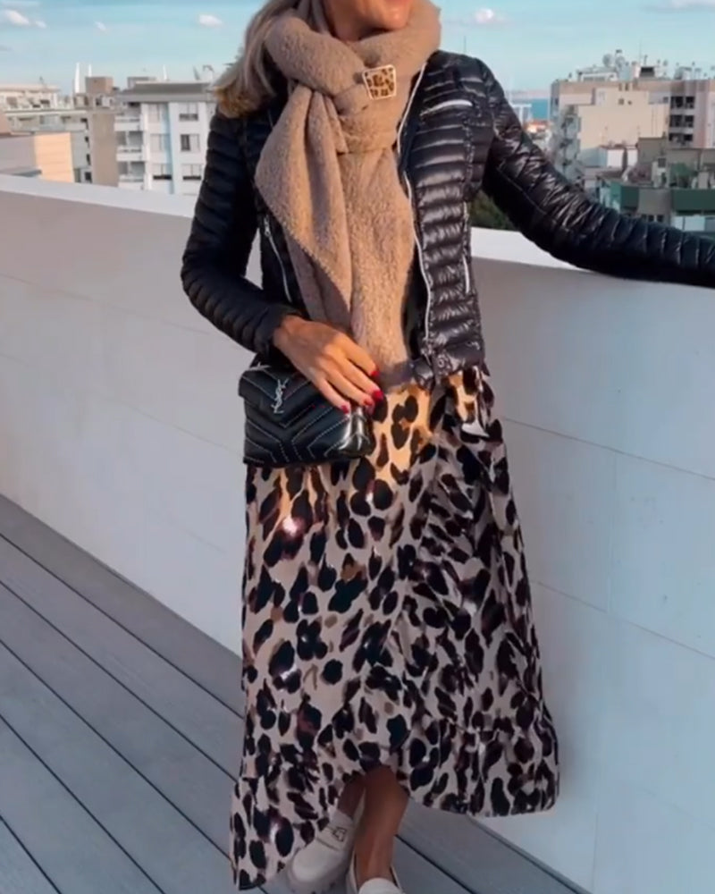 Unik Stil: Zoe's A-linje Kjole med Leopardprint og Bælte