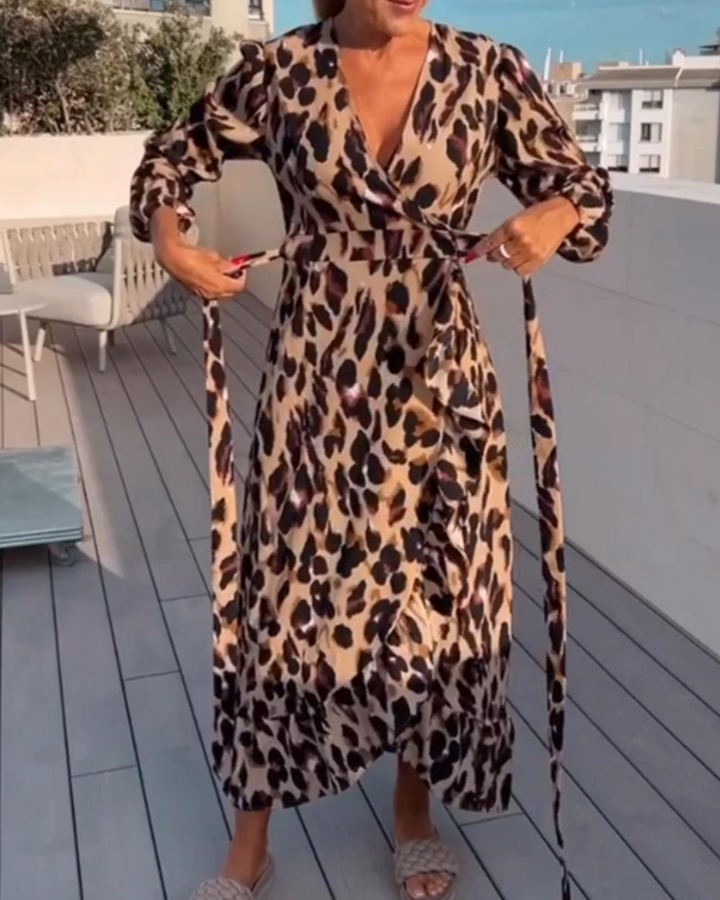 Unik Stil: Zoe's A-linje Kjole med Leopardprint og Bælte