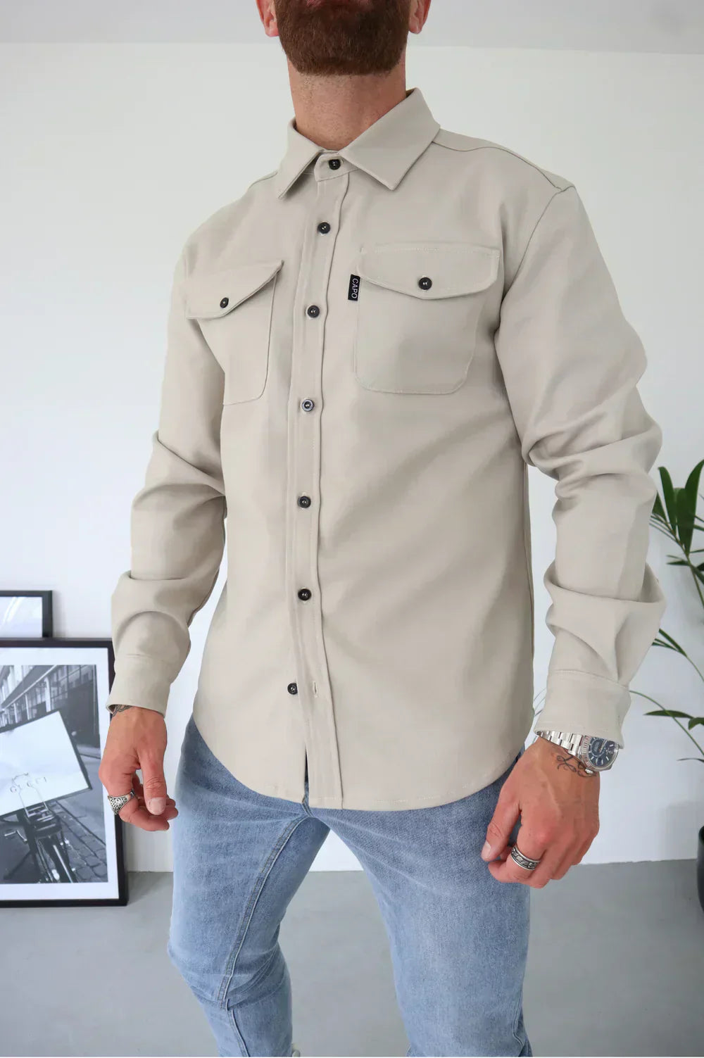 Noah herre skjortejakke casual med afslappet pasform og klassisk design, udstyret med brystlommer og knaplukning, perfekt til et stilfuldt og komfortabelt hverdagslook.