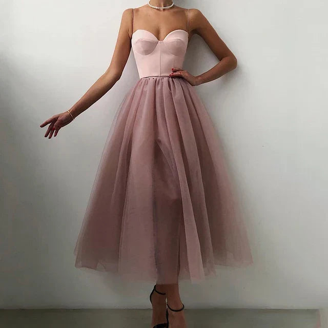 Clara - Elegant Midi-Kjole Med Tyl Til En Fortryllende Aften