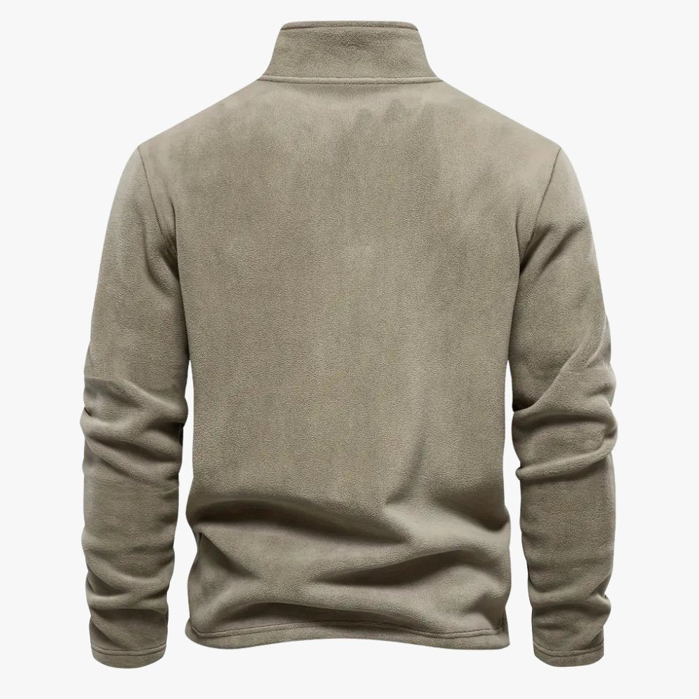 Afslappet trøje, der viser det bløde fleece-materiale.