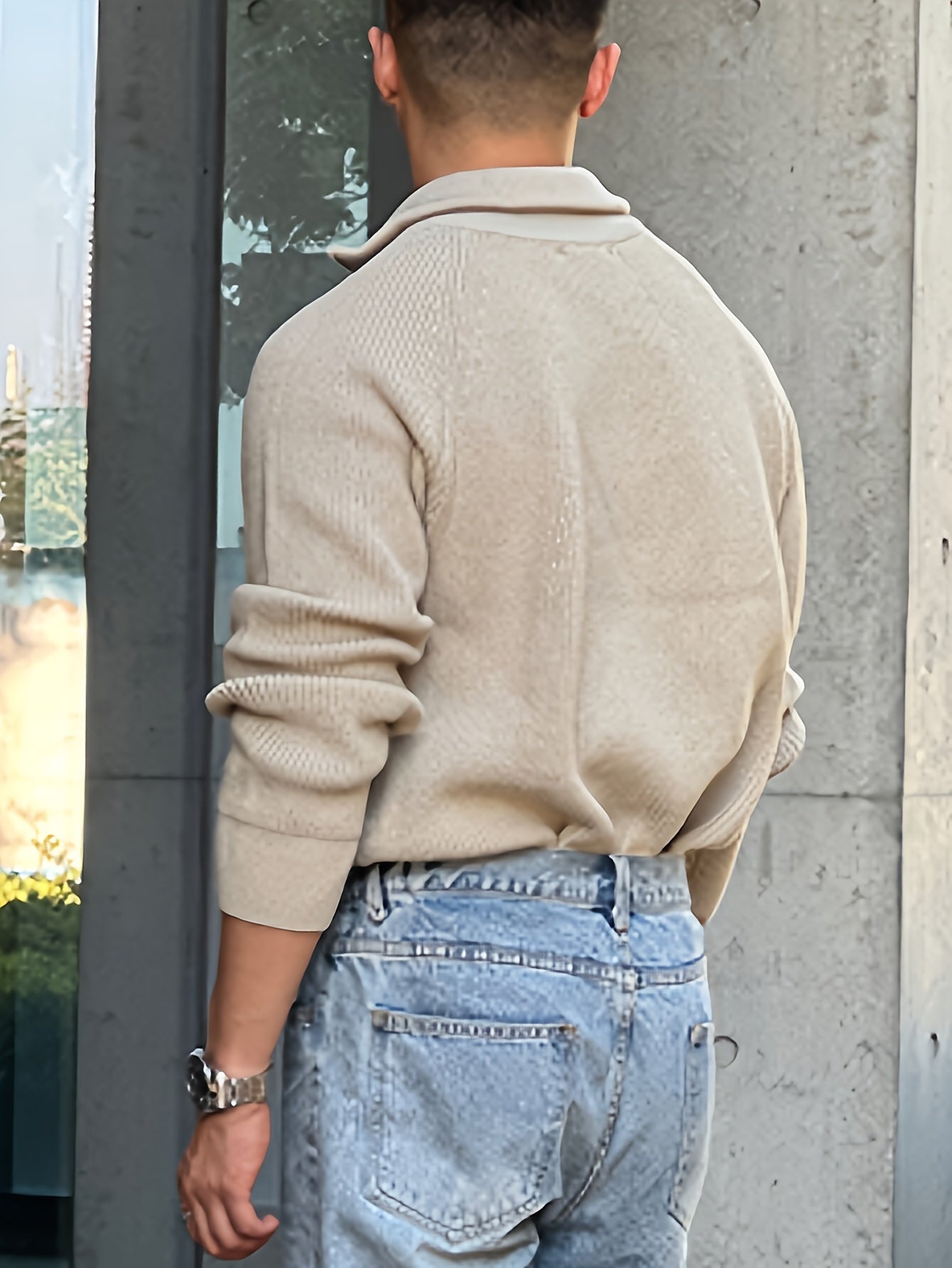 Tidsløs og elegant sweater til mænd med lynlåskrave.