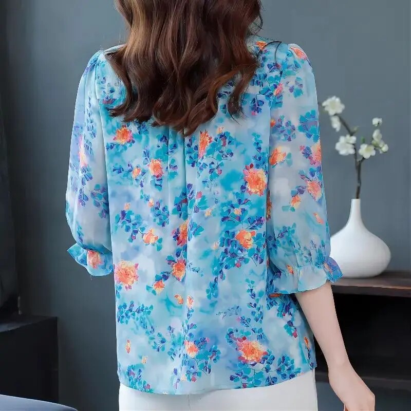 Sommerskønhed - Stilfuld bluse med blomstermønster og pufærmer