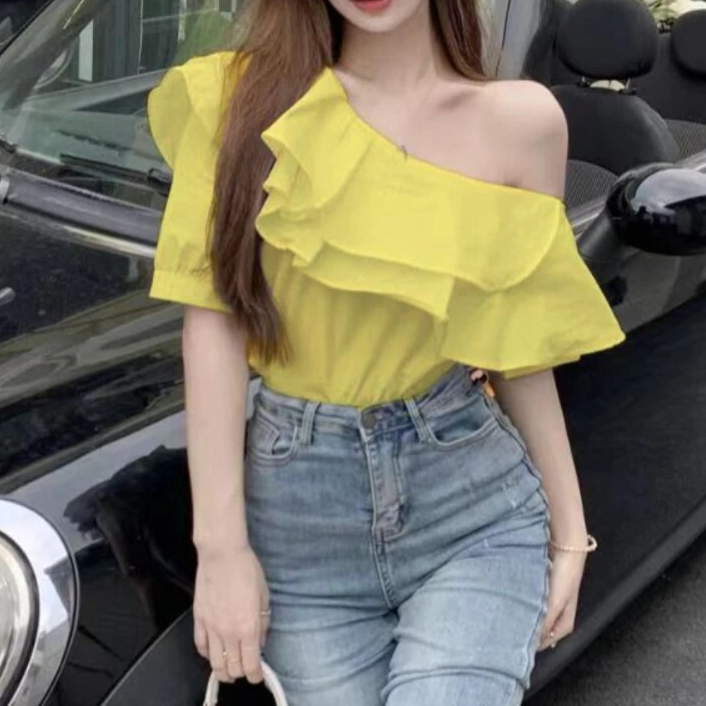 Sophia - Alsidig bluse med yndefulde flæser og off-shoulder