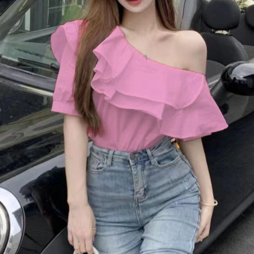 Sophia - Alsidig bluse med yndefulde flæser og off-shoulder