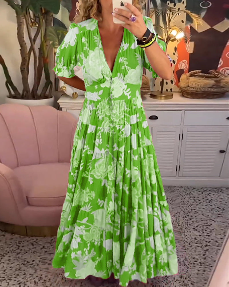 Livia's Livlige slå-om-kjole med blomsterprint og flæser