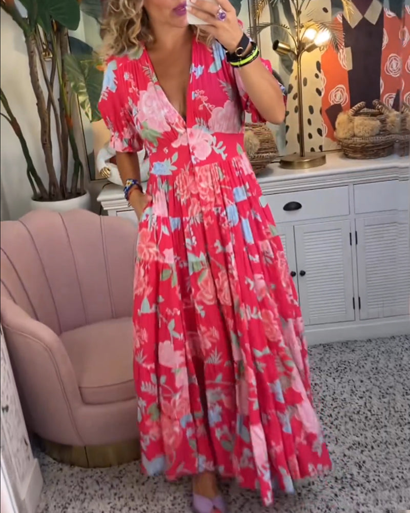 Livia's Livlige slå-om-kjole med blomsterprint og flæser