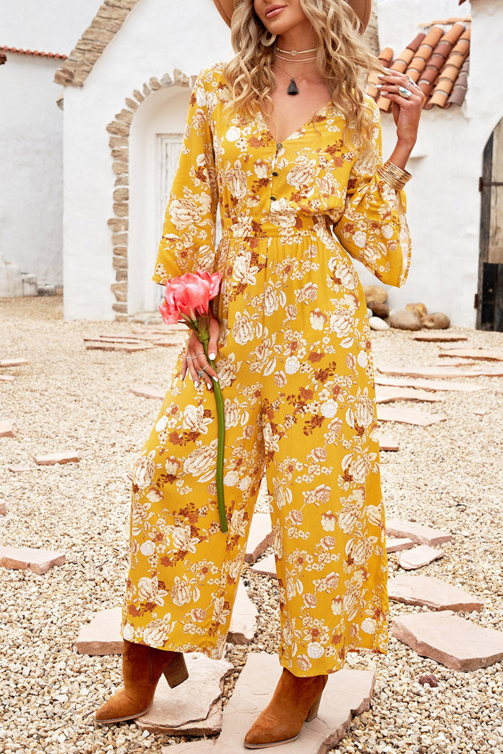 Luna: Jumpsuit med blomstermønster og vide ærmer