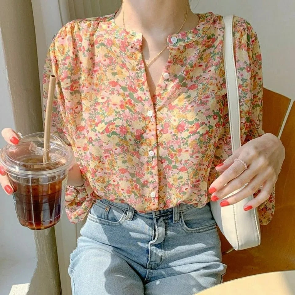 Aria - Knapbluse med blomsterprint og pufærmer