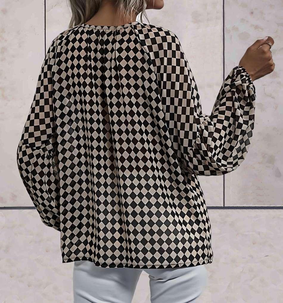 Amelia city chic: Elegant langærmet bluse med ternet mønster