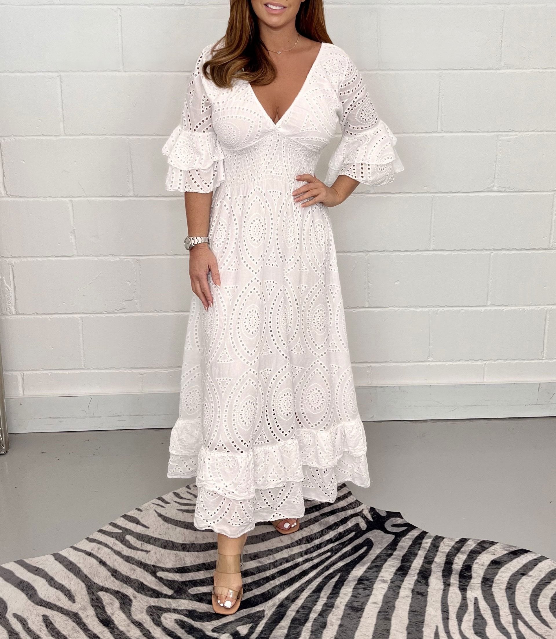 Elara - Elegant midikjole med V-udskæring og broderi Elegance