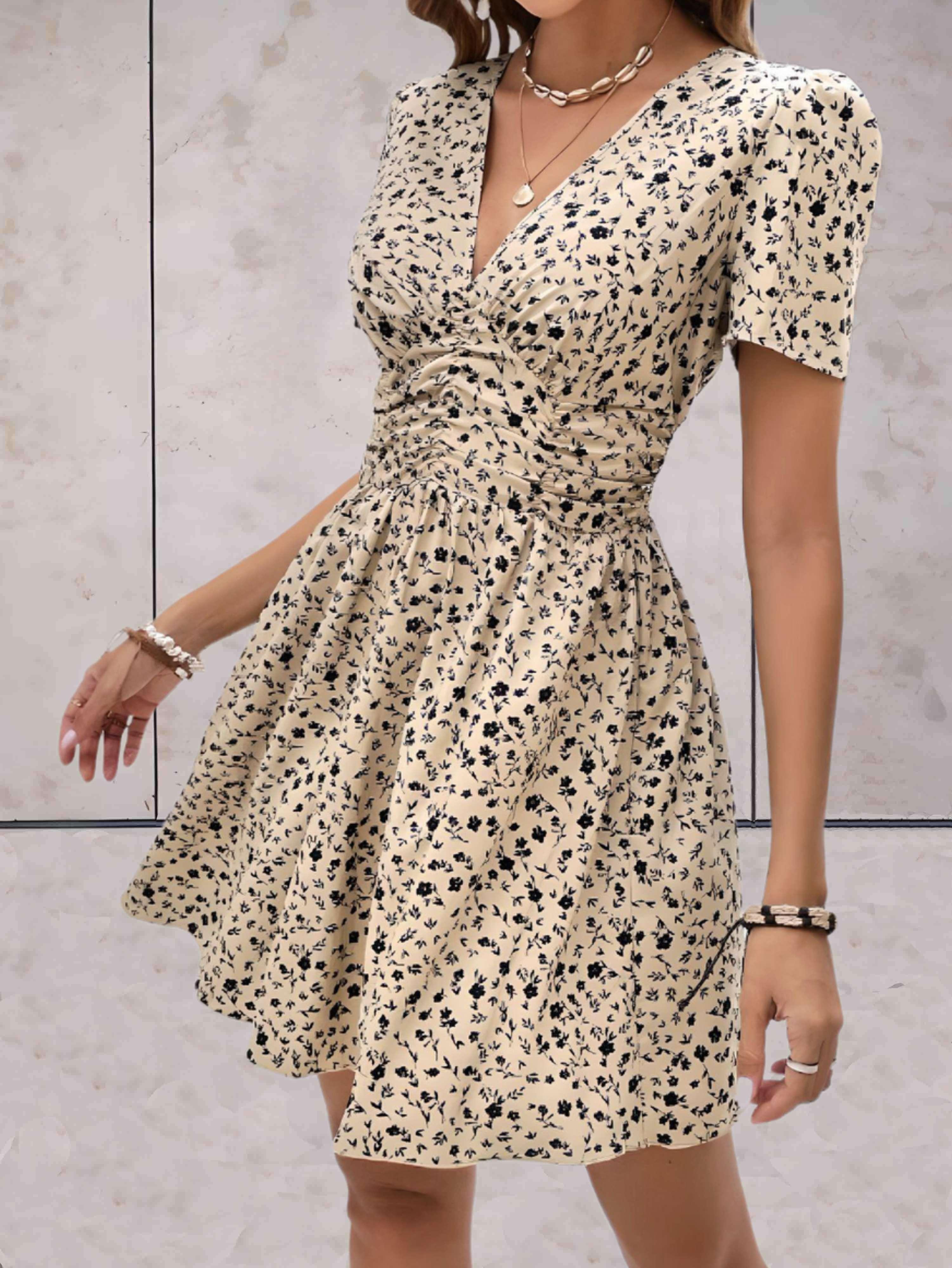 Amara's: Elegant mini flared dress med elastik i taljen