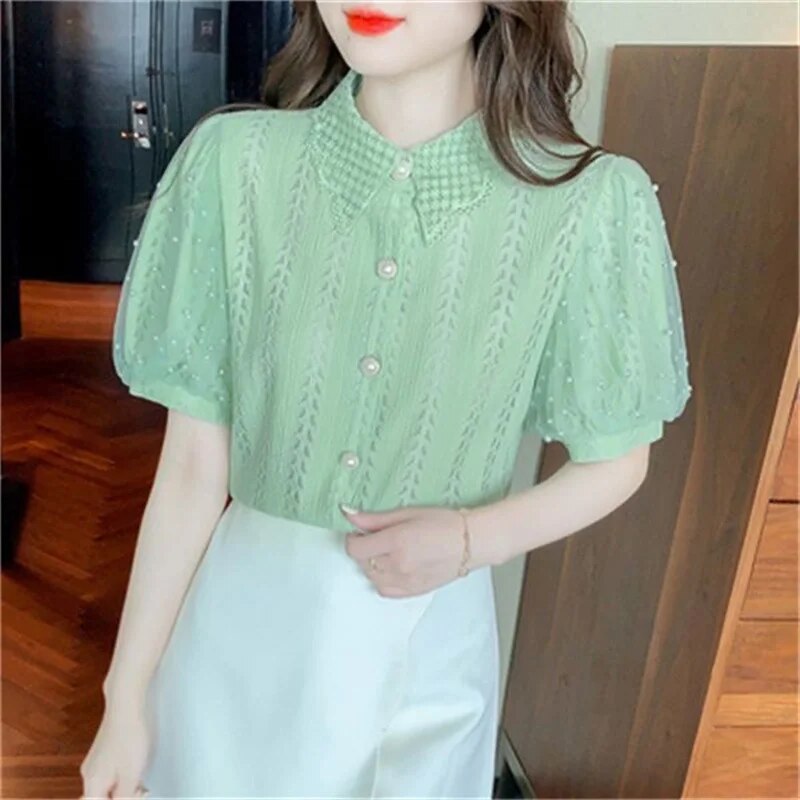 Elise - Elegant bluse med skjortekrave og perler Elegance