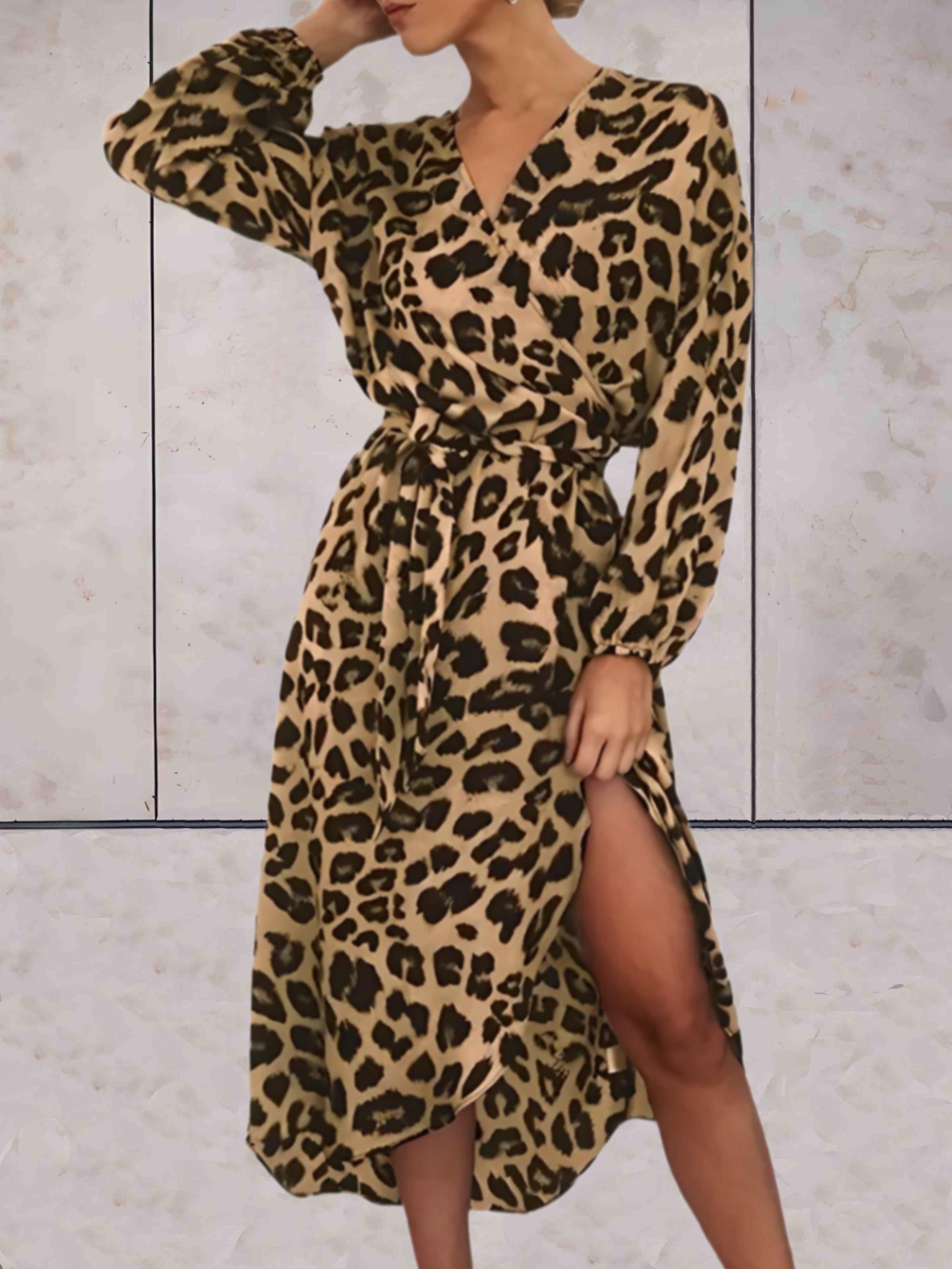 Valeria's: Langærmet kjole med leopardprint og bælte