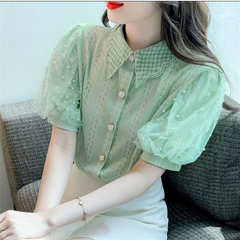 Elise - Elegant bluse med skjortekrave og perler Elegance