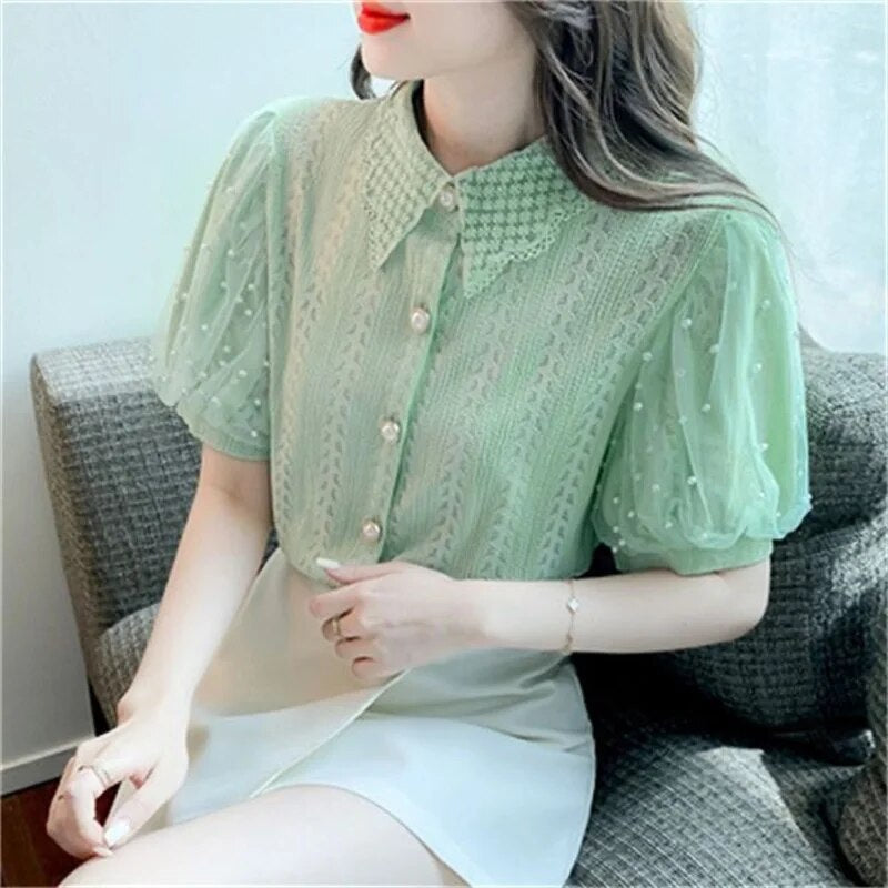 Elise - Elegant bluse med skjortekrave og perler Elegance